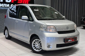 Минивэн Toyota Porte 2004 года, 497000 рублей, Красноярск