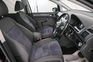 Минивэн Volkswagen Touran 2012 года, 1109000 рублей, Красноярск