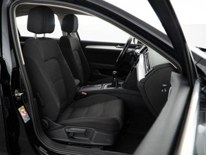 Седан Volkswagen Passat 2019 года, 1719050 рублей, Москва