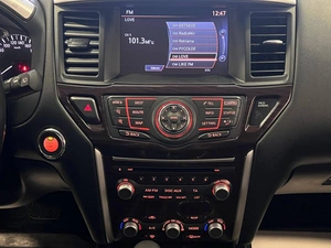 Внедорожник Nissan Pathfinder 2015 года, 1949000 рублей, Красноярск