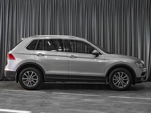 Внедорожник Volkswagen Tiguan 2017 года, 2475000 рублей, Тюмень