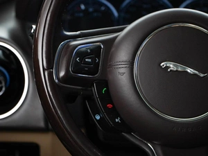 Седан Jaguar XJ 2013 года, 1527196 рублей, Москва
