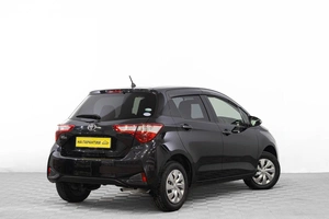 Хетчбэк Toyota Vitz 2017 года, 1049000 рублей, Барнаул