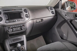 Внедорожник Volkswagen Tiguan 2014 года, 1699000 рублей, Томск