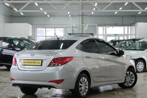 Седан Hyundai Solaris 2014 года, 919000 рублей, Омск