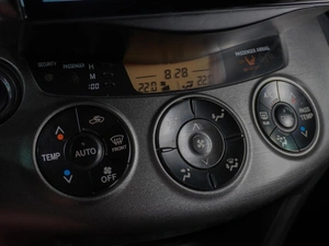 Внедорожник Toyota RAV4 2010 года, 1329000 рублей, Воронеж