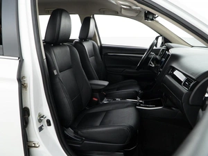 Внедорожник Mitsubishi Outlander 2017 года, 2299050 рублей, Москва