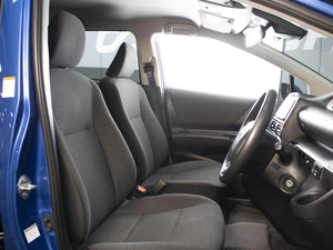 Минивэн Toyota Sienta 2019 года, 1240000 рублей, Омск