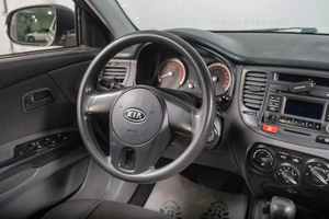 Седан Kia Rio 2010 года, 559000 рублей, Томск
