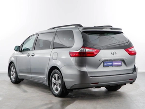 Минивэн Toyota Sienna 2016 года, 2548077 рублей, Москва