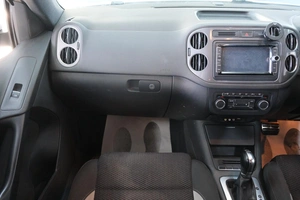 Внедорожник Volkswagen Tiguan 2013 года, 899000 рублей, Омск