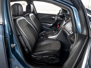 Хетчбэк Opel Astra 2012 года, 799000 рублей, Краснодар