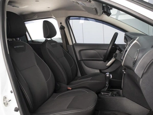 Хетчбэк Renault Sandero 2021 года, 1300000 рублей, Омск