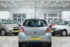 Хетчбэк Toyota Vitz 2007 года, 619000 рублей, Омск