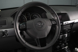 Седан Opel Astra 2010 года, 520000 рублей, Омск