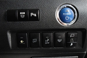 Минивэн Toyota Vellfire 2012 года, 2679000 рублей, Сургут