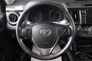 Внедорожник Toyota RAV4 2017 года, 2499000 рублей, Оренбург