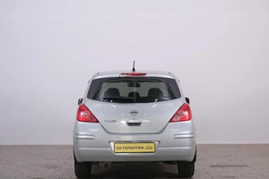 Хетчбэк Nissan Tiida 2011 года, 929000 рублей, Омск