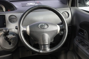 Минивэн Toyota Sienta 2013 года, 899000 рублей, Новосибирск