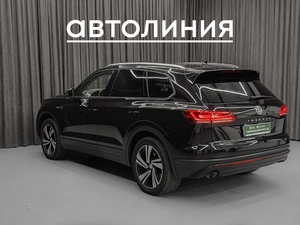 Внедорожник Volkswagen Touareg 2019 года, 4999000 рублей, Красноярск