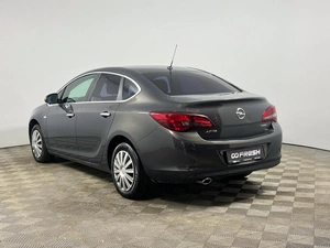 Седан Opel Astra 2013 года, 899900 рублей, Казань