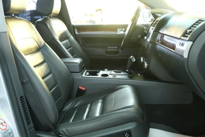Внедорожник Volkswagen Touareg 2008 года, 1089000 рублей, Омск