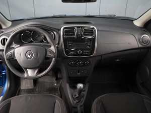 Седан Renault Logan 2015 года, 625000 рублей, Омск