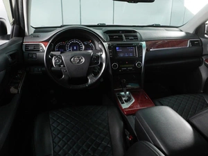 Седан Toyota Camry 2014 года, 1999000 рублей, Красный Пахарь