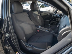 Седан Toyota Avensis 2012 года, 1320000 рублей, Краснодар