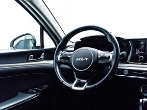 Седан Kia K5 2022 года, 2990000 рублей, Красноярск