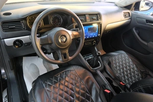 Седан Volkswagen Jetta 2011 года, 919000 рублей, Омск