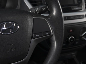 Седан Hyundai Solaris 2017 года, 1066777 рублей, Омск