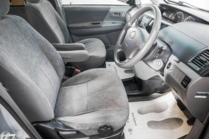 Минивэн Toyota Voxy 2005 года, 1319000 рублей, Барнаул