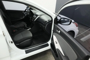 Седан Hyundai Solaris 2012 года, 825000 рублей, Курск