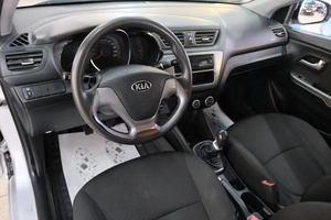 Седан Kia Rio 2017 года, 1039000 рублей, Омск