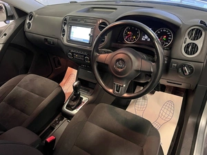 Внедорожник Volkswagen Tiguan 2013 года, 1349000 рублей, Красноярск