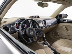 Хетчбэк Volkswagen Beetle 2014 года, 1599050 рублей, Москва