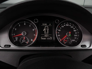 Седан Volkswagen Passat 2013 года, 1344000 рублей, Воронеж
