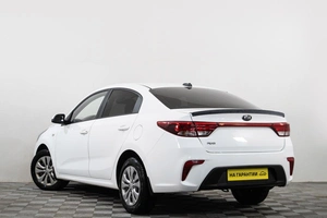 Седан Kia Rio 2019 года, 1719000 рублей, Сургут