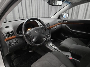 Седан Toyota Avensis 2008 года, 949000 рублей, Красноярск