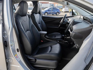 Лифтбек Toyota Prius 2017 года, 2290000 рублей, Краснодар