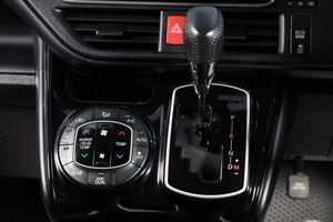 Минивэн Toyota Noah 2019 года, 3099000 рублей, Новосибирск