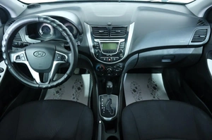 Седан Hyundai Solaris 2013 года, 899000 рублей, Омск