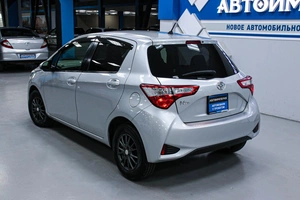 Хетчбэк Toyota Vitz 2017 года, 958000 рублей, Солонцы