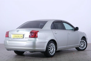 Седан Toyota Avensis 2004 года, 749000 рублей, Омск