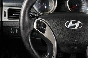 Седан Hyundai Elantra 2012 года, 919000 рублей, Тюмень