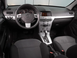 Седан Opel Astra 2010 года, 699000 рублей, Воронеж