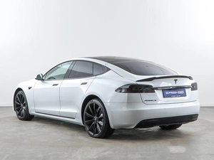 Лифтбек Tesla Model S 2017 года, 2951444 рублей, Москва