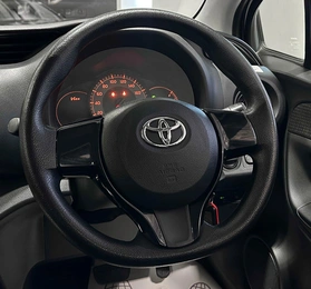 Хетчбэк Toyota Vitz 2017 года, 1087000 рублей, Красноярск