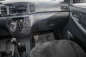 Седан Toyota Corolla 2002 года, 599000 рублей, Барнаул
